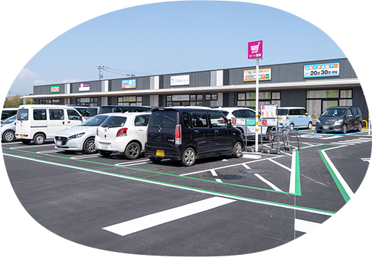 大型駐車場完備・同じ敷地内に大型スーパーあり